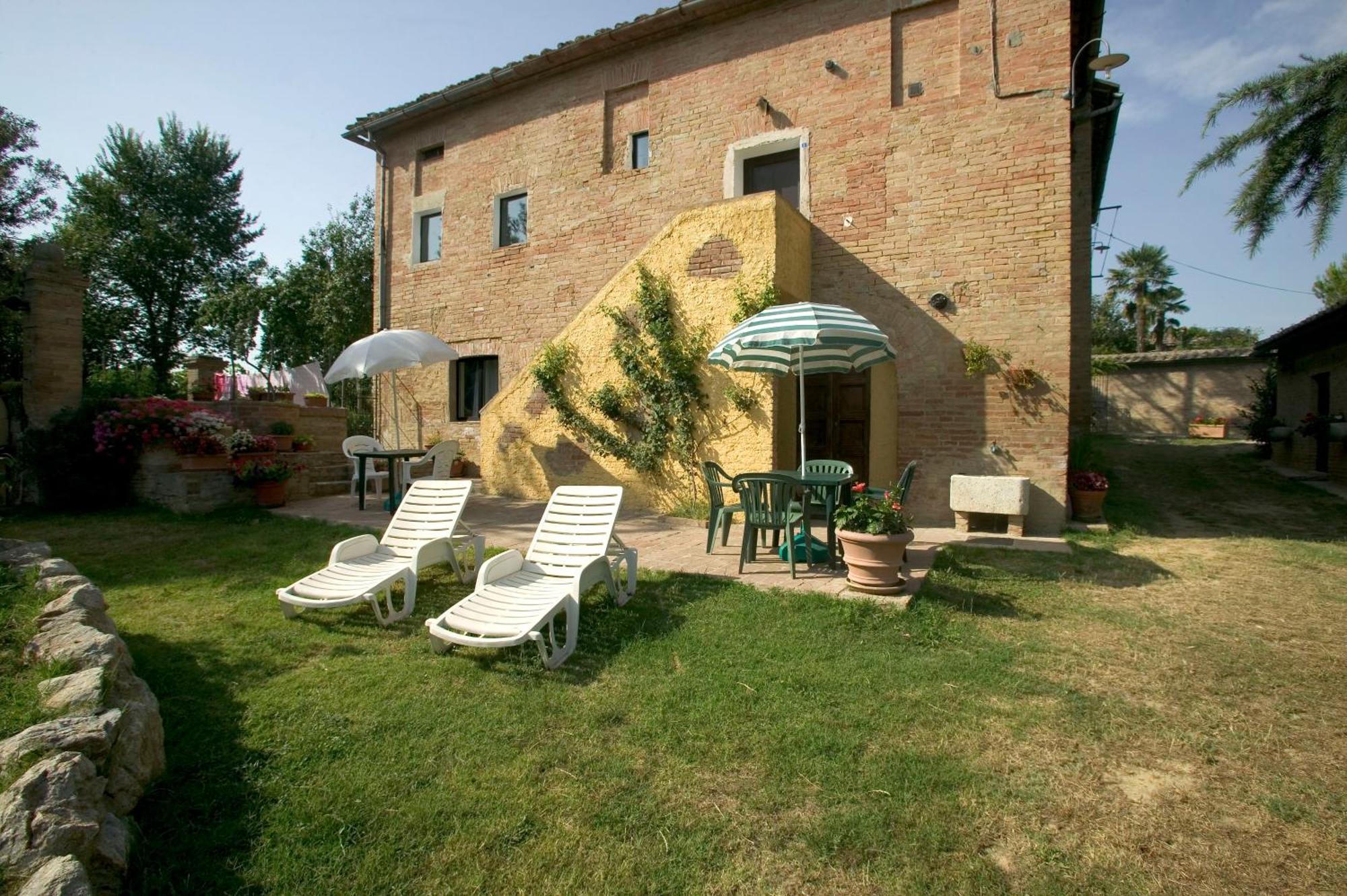 Agriturismo La Grotta Di Montecchino Siena Exterior photo