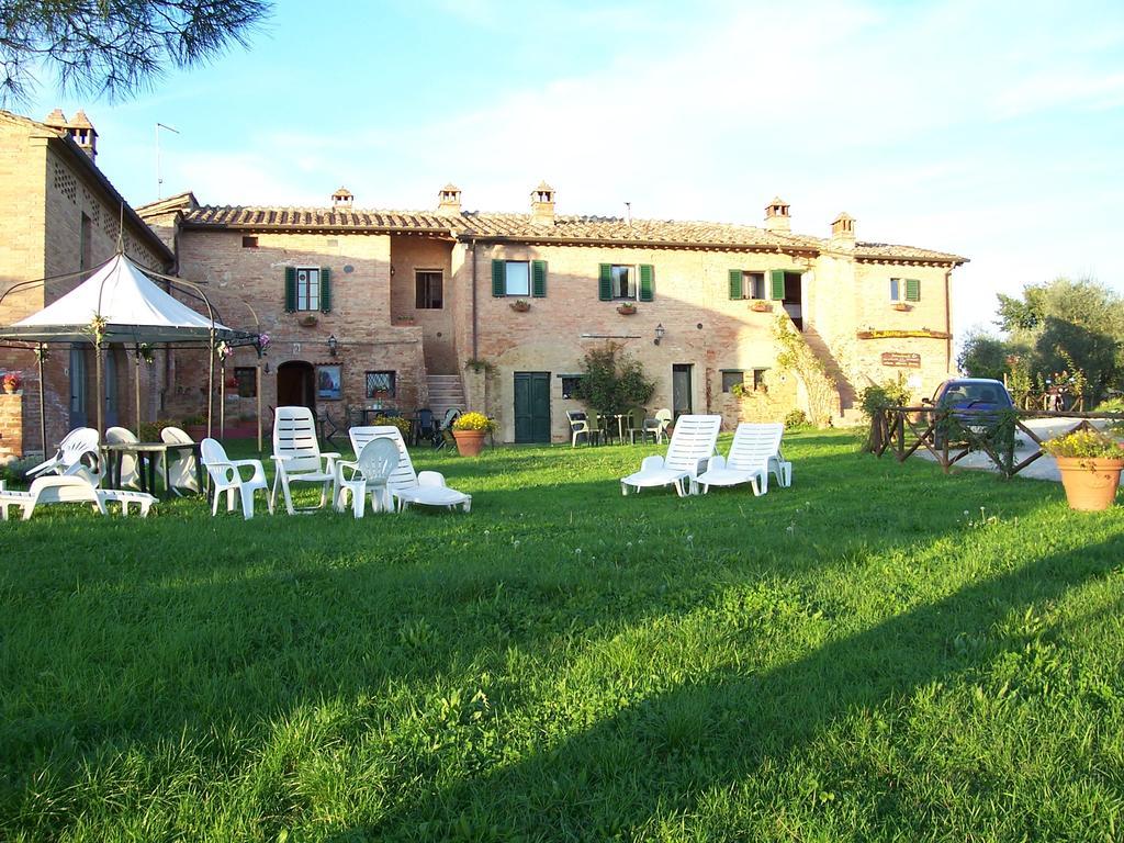 Agriturismo La Grotta Di Montecchino Siena Exterior photo