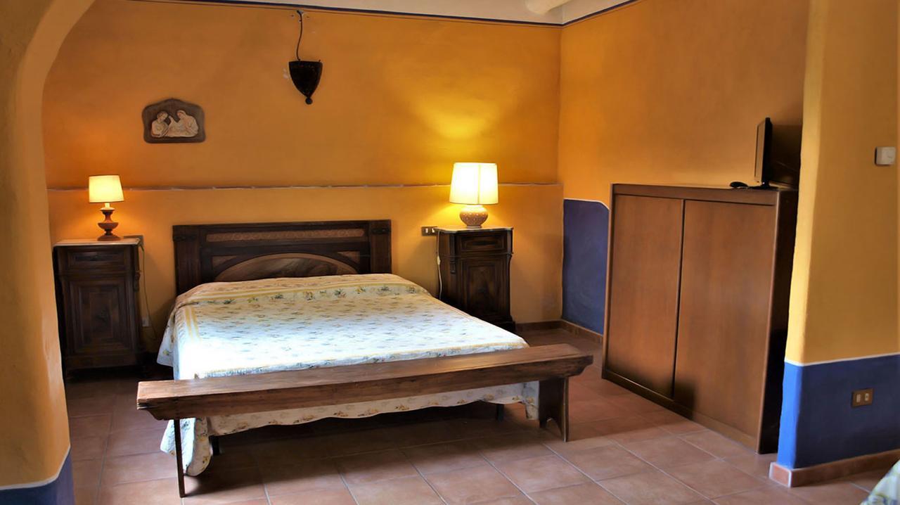 Agriturismo La Grotta Di Montecchino Siena Exterior photo